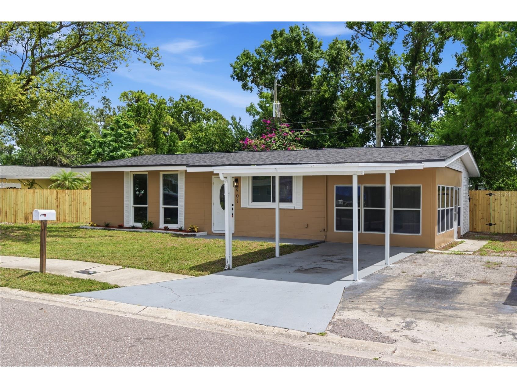 907 Leisure Avenue Tampa FL 33613 TB8515564 image2