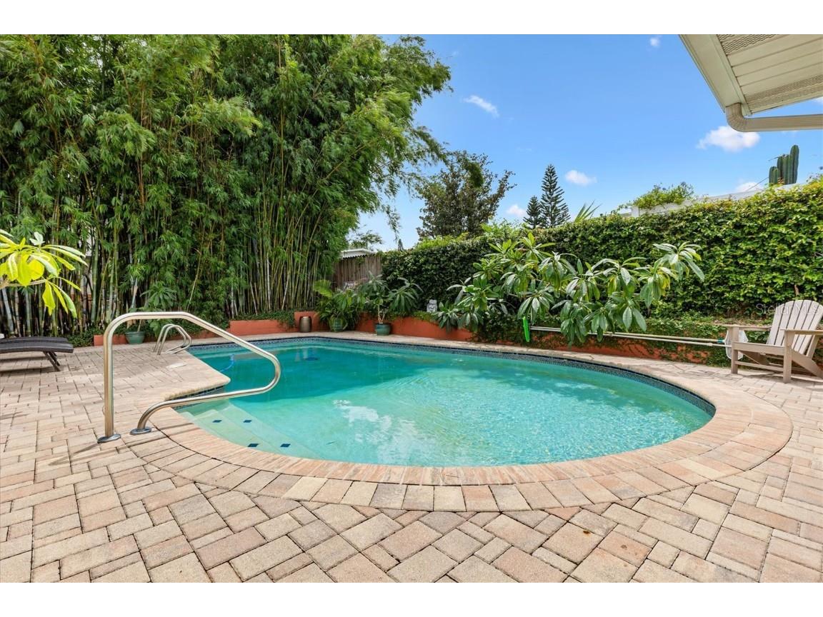 907 N Shore Drive Leesburg FL 34748 - LAKE GRIFFIN G5102062 image2