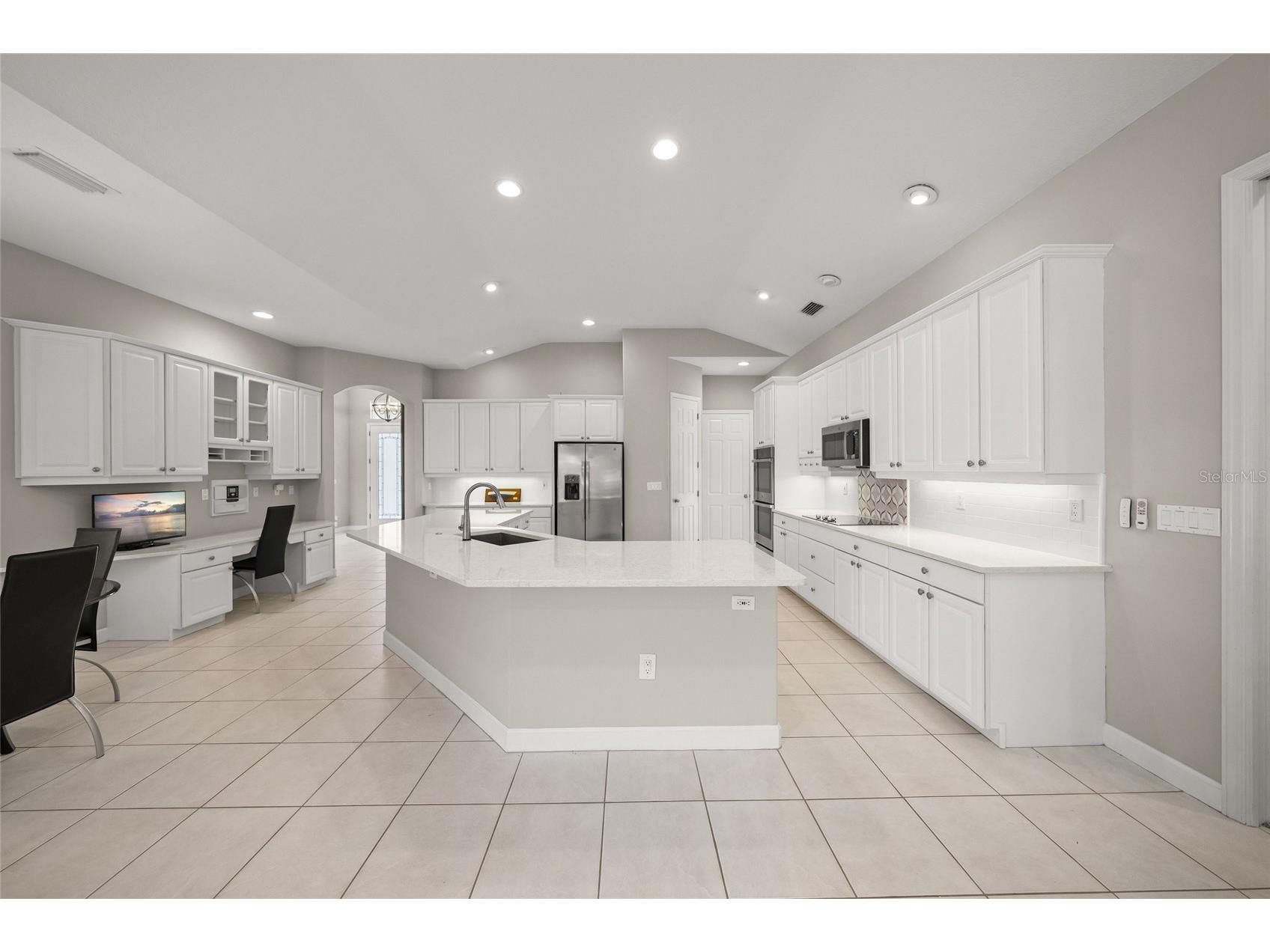 9075 Misty Creek Drive Sarasota FL 34241 A4681366 image17