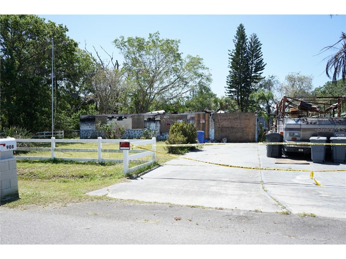 908 4th Avenue SW Ruskin FL 33570 TB8376310 image1
