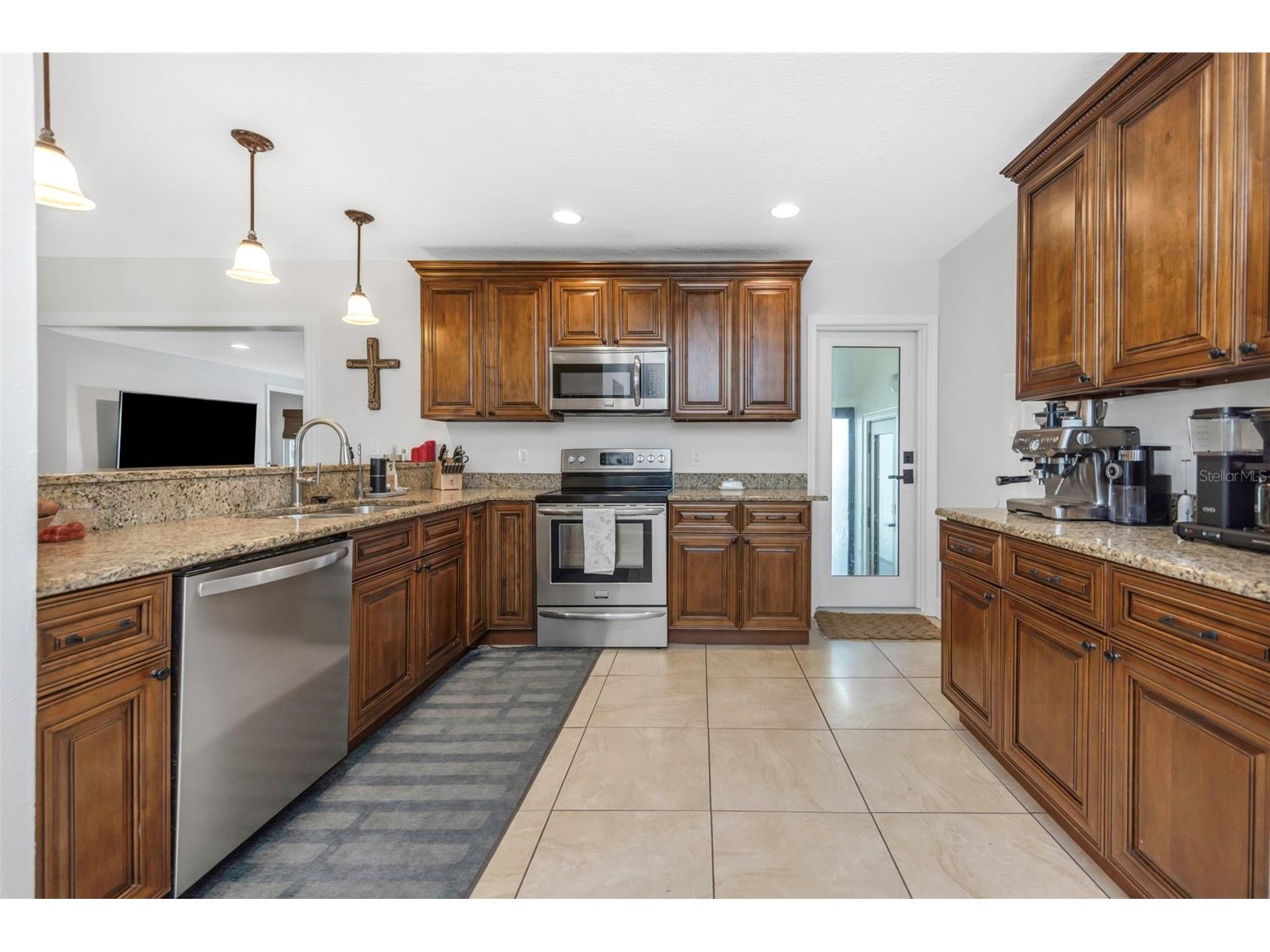 908 W Candlewood Avenue Tampa FL 33603 TB8513924 image10
