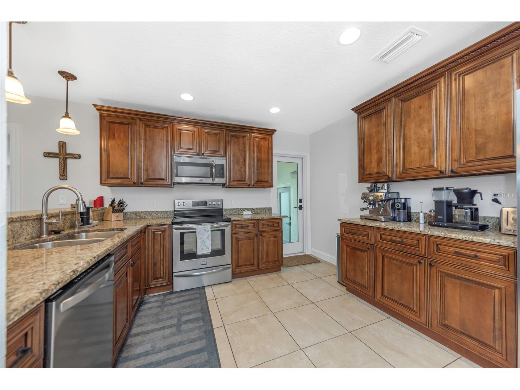 908 W Candlewood Avenue Tampa FL 33603 TB8513924 image11