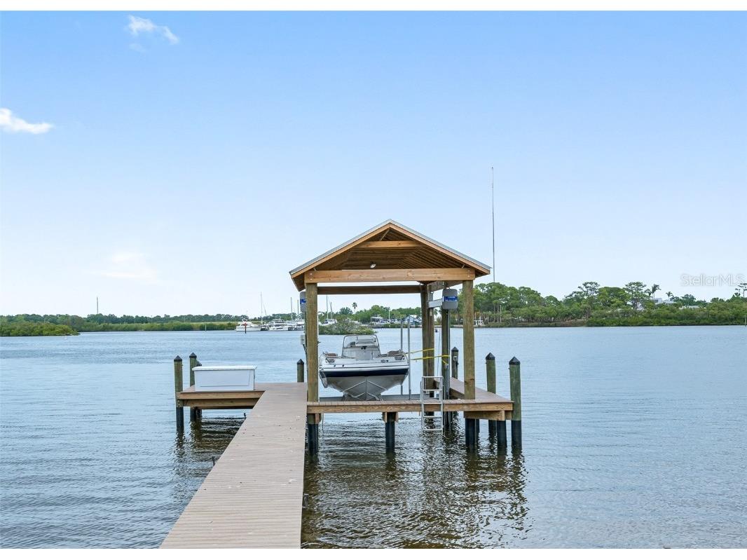 909 Bayshore Drive Tarpon Springs FL 34689 U8196474 image1