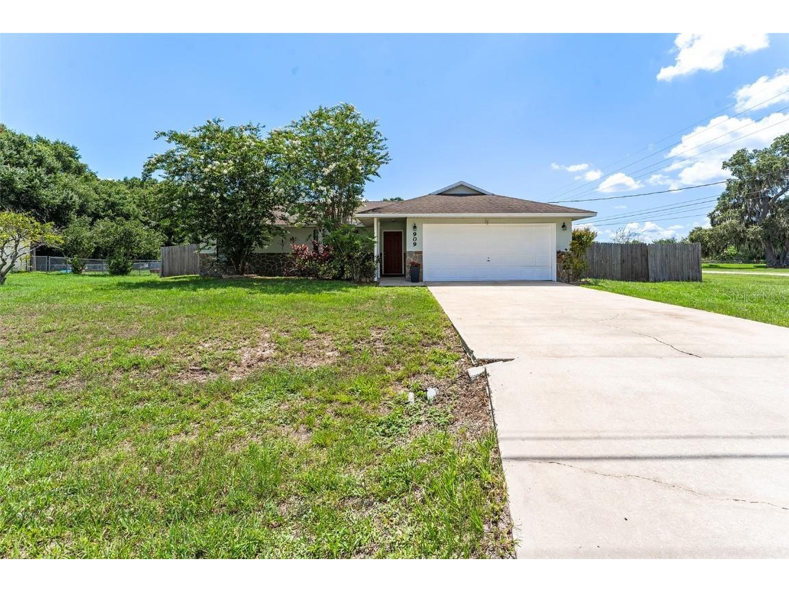 909 Orange Ave Saint Cloud FL 34769 - WEST LAKE TOHO S5107472 image1