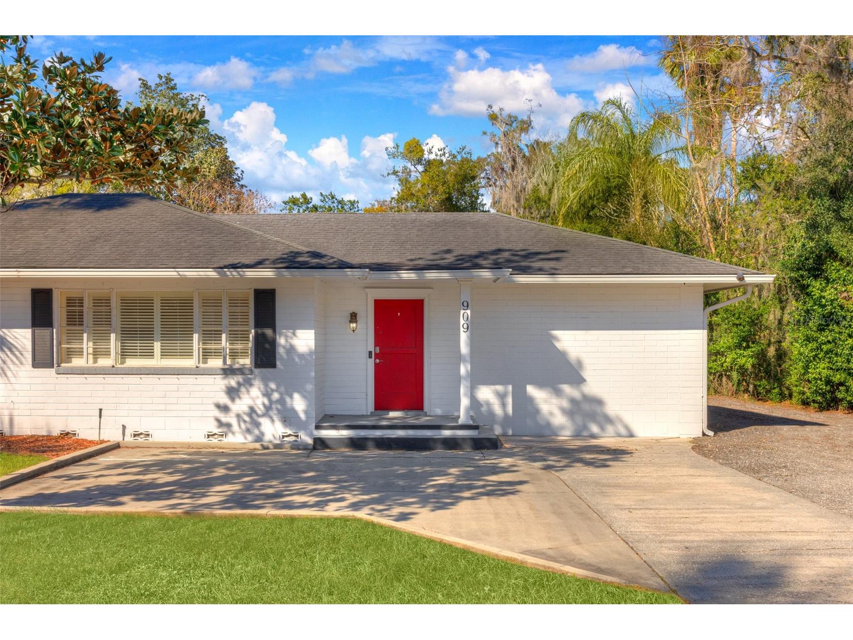 909 W New York Avenue Deland FL 32720 V4946194 image2