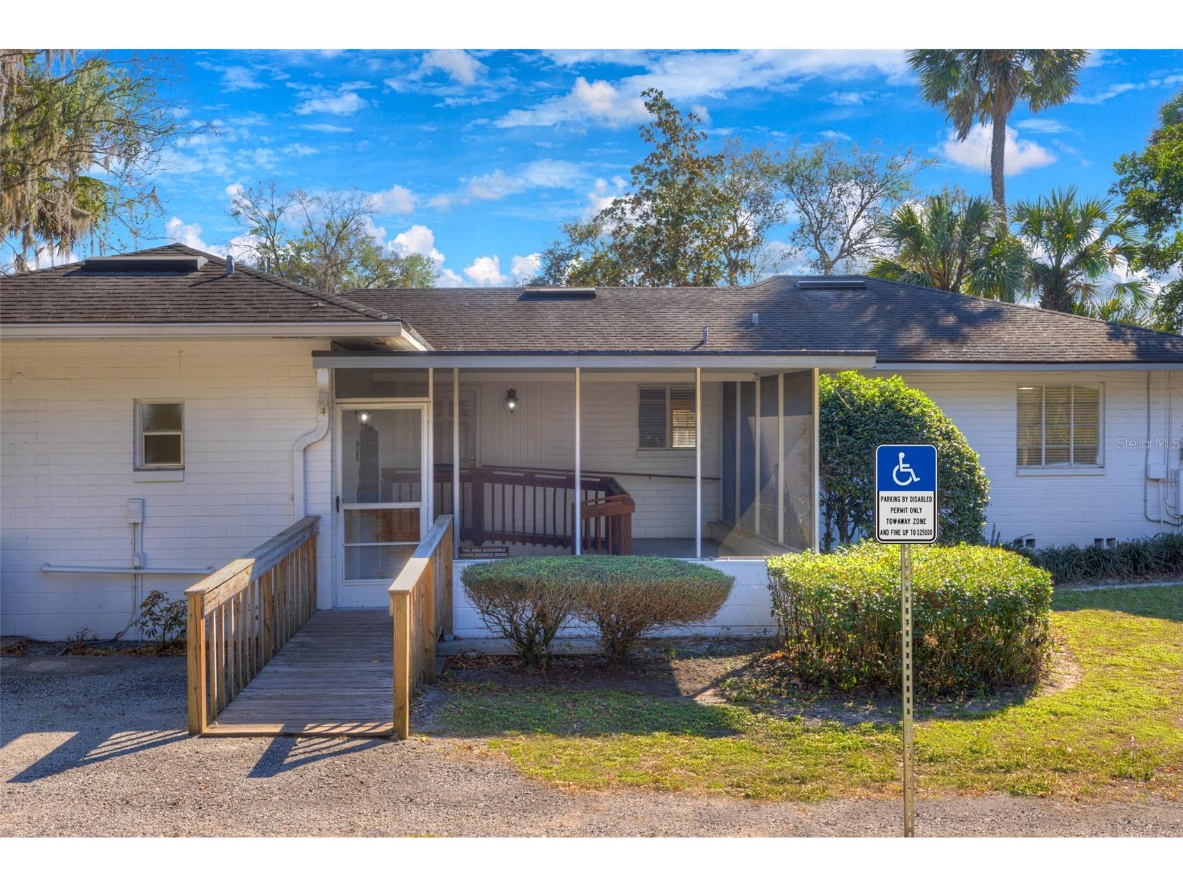 909 W New York Avenue Deland FL 32720 V4946194 image35