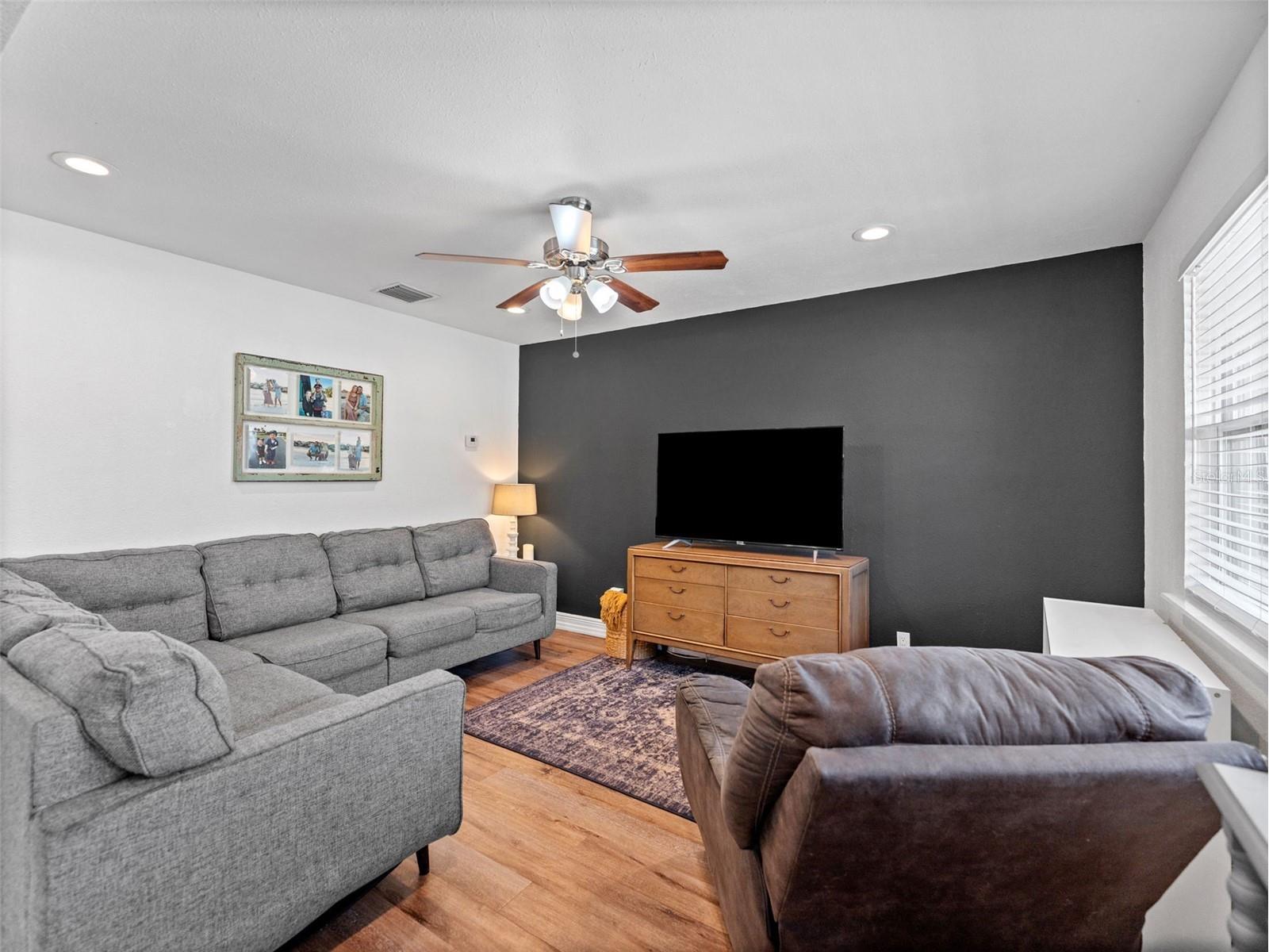9091 83rd Way Seminole FL 33777 TB8499657 image5