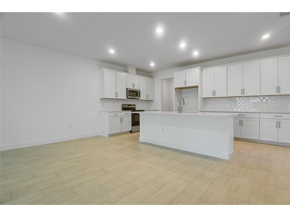 9093 Players Drive Weeki Wachee FL 34613 S5118973 image7