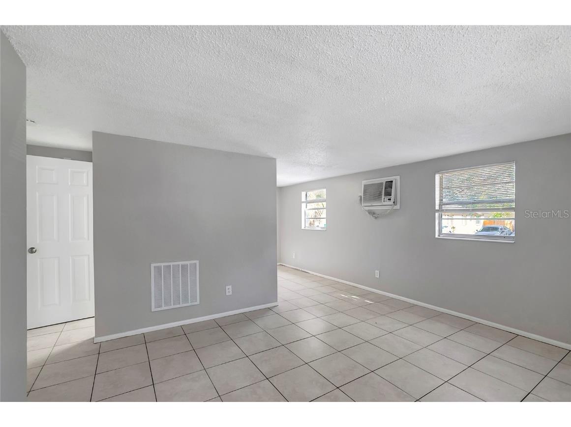 910 E Waters Avenue Tampa FL 33604 TB8450461 image5