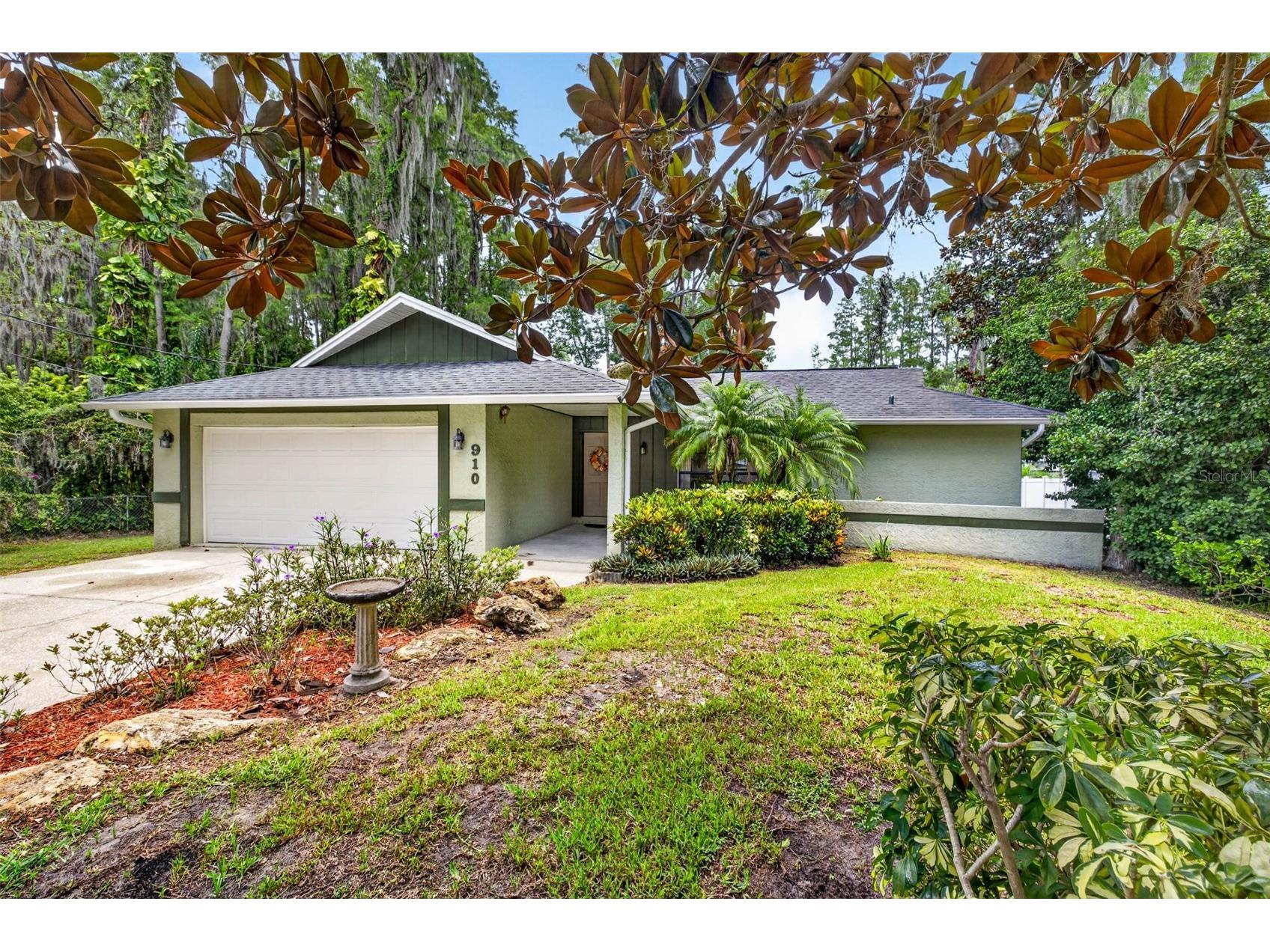 910 Hillside Drive Lutz FL 33549 - LAKE KEEN TB8520451 image1