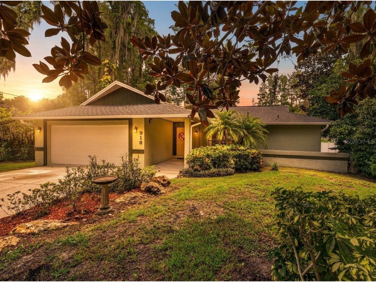 910 Hillside Drive Lutz FL 33549 - LAKE KEEN TB8520451 image2
