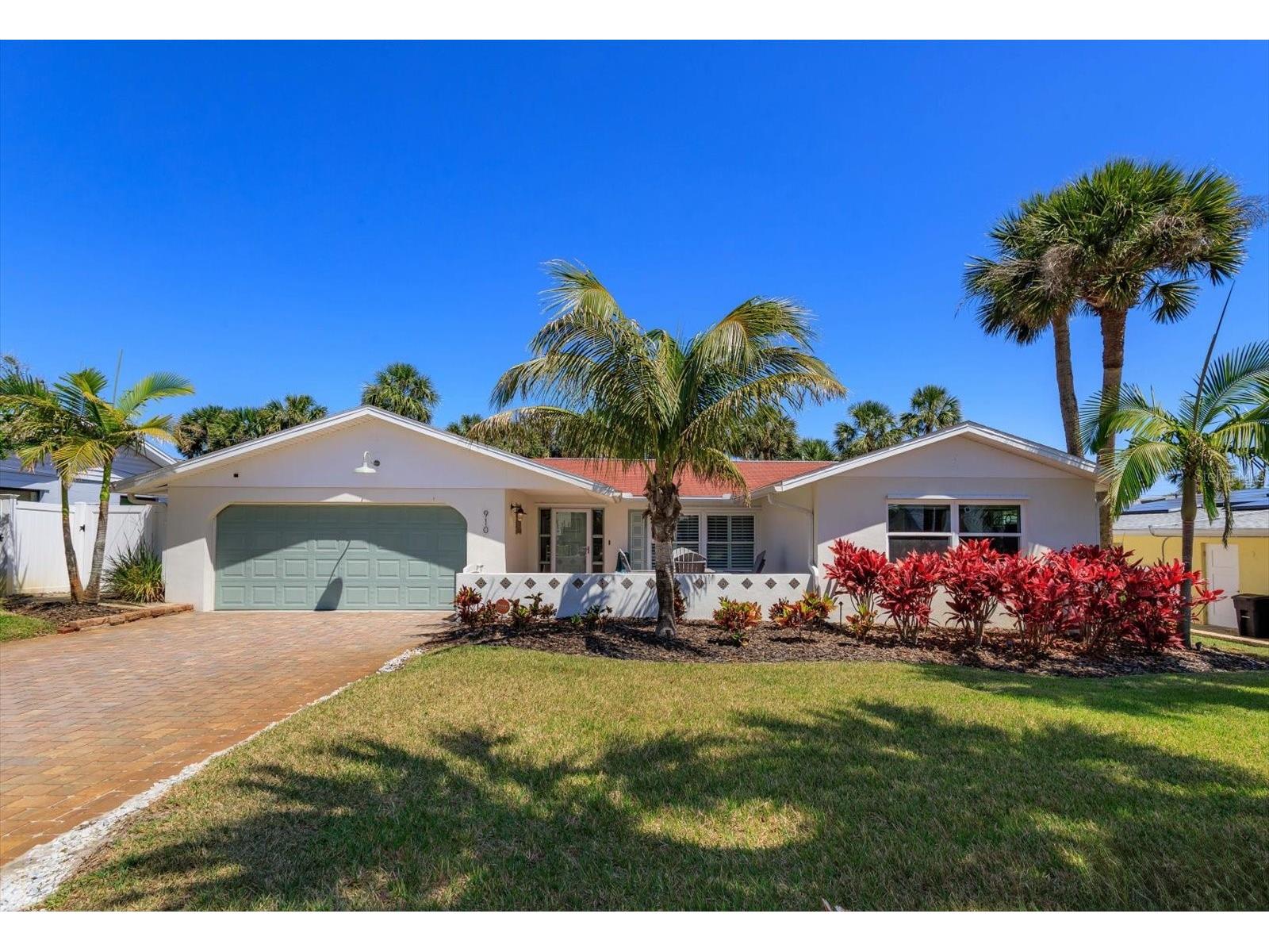 910 Locust Street New Smyrna Beach FL 32169 G5095645 image1