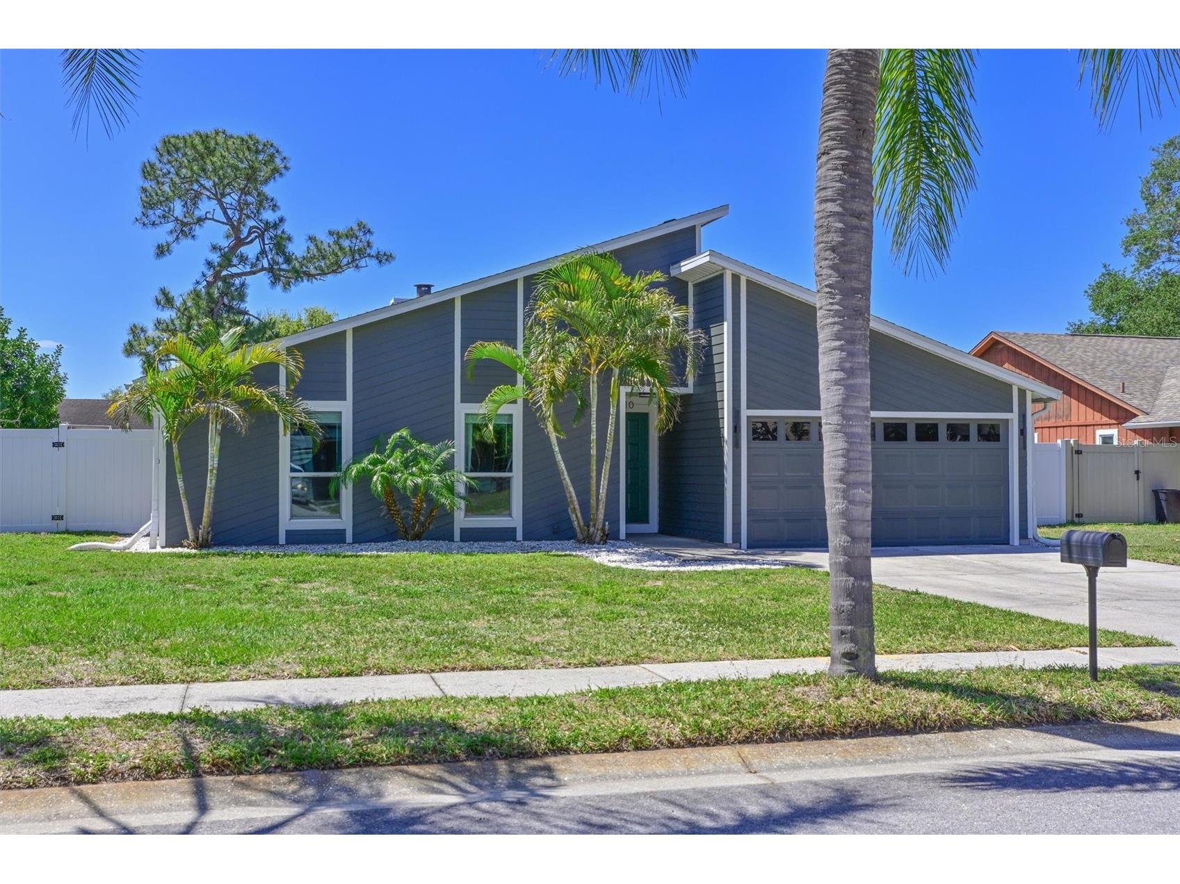 910 Plum Tree Lane Sarasota FL 34243 A4690735 image1