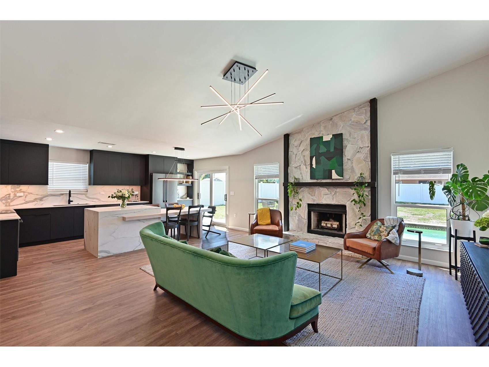 910 Plum Tree Lane Sarasota FL 34243 A4690735 image2