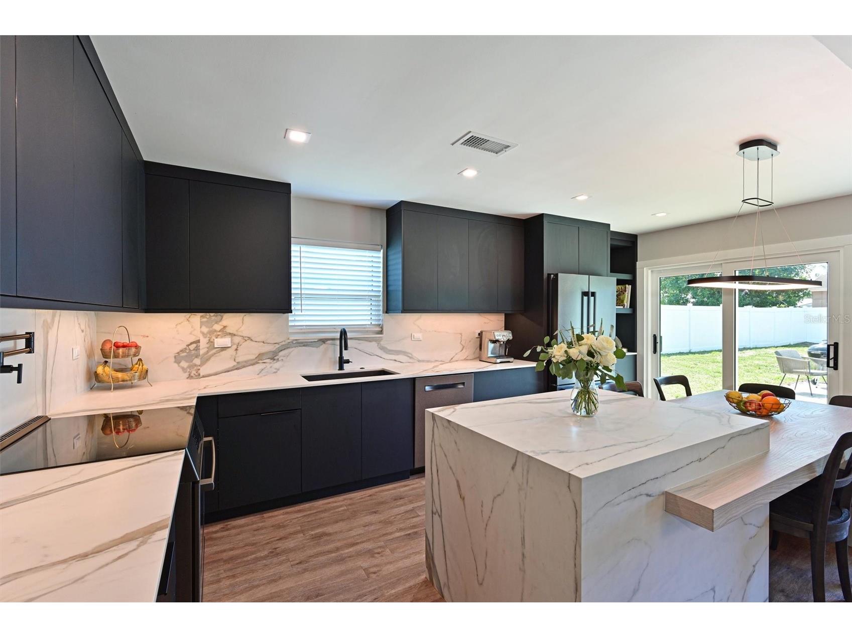 910 Plum Tree Lane Sarasota FL 34243 A4690735 image6