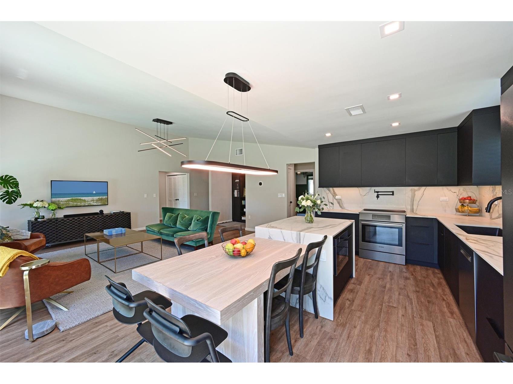 910 Plum Tree Lane Sarasota FL 34243 A4690735 image9