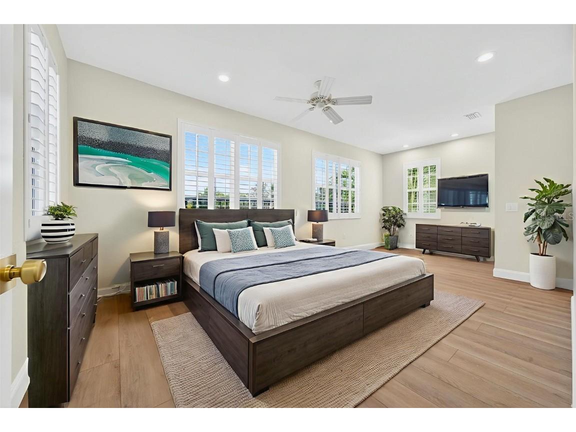 910 Siesta Key Place Sarasota FL 34242 A4670452 image37