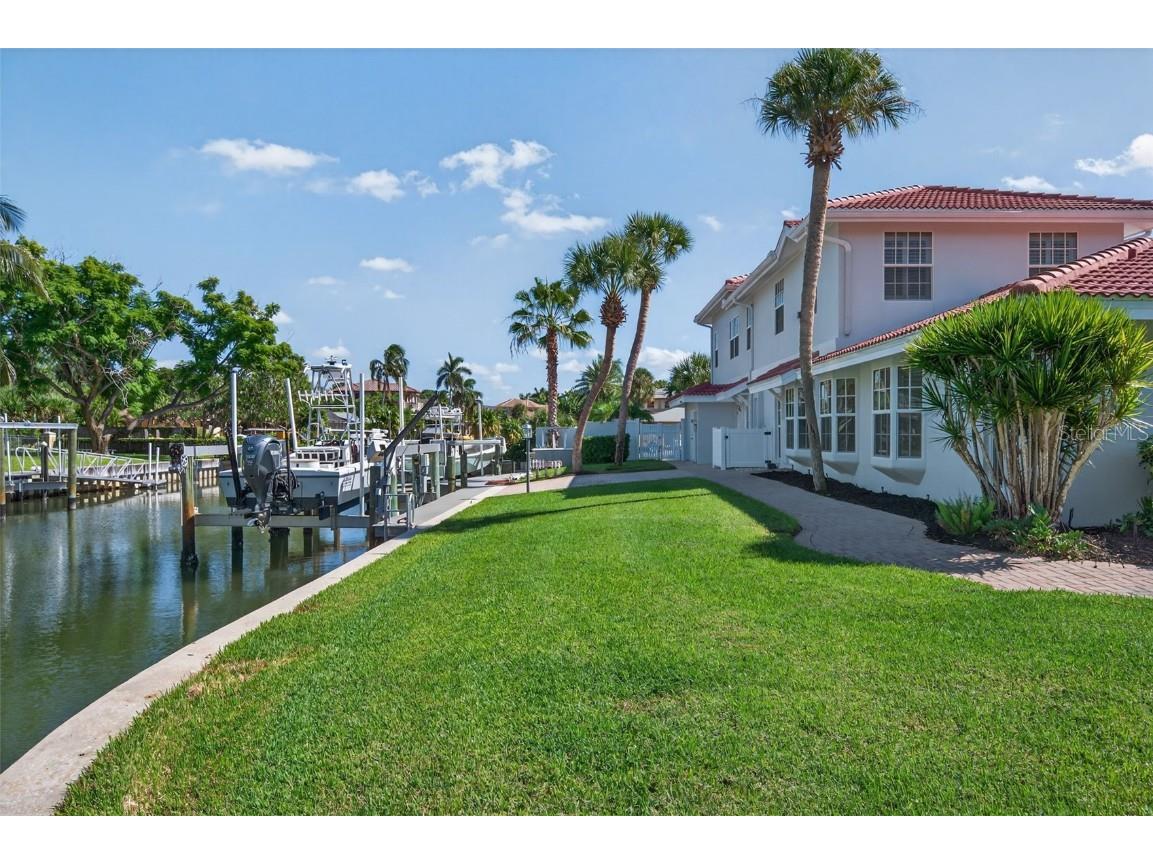 910 Siesta Key Place Sarasota FL 34242 A4670452 image44