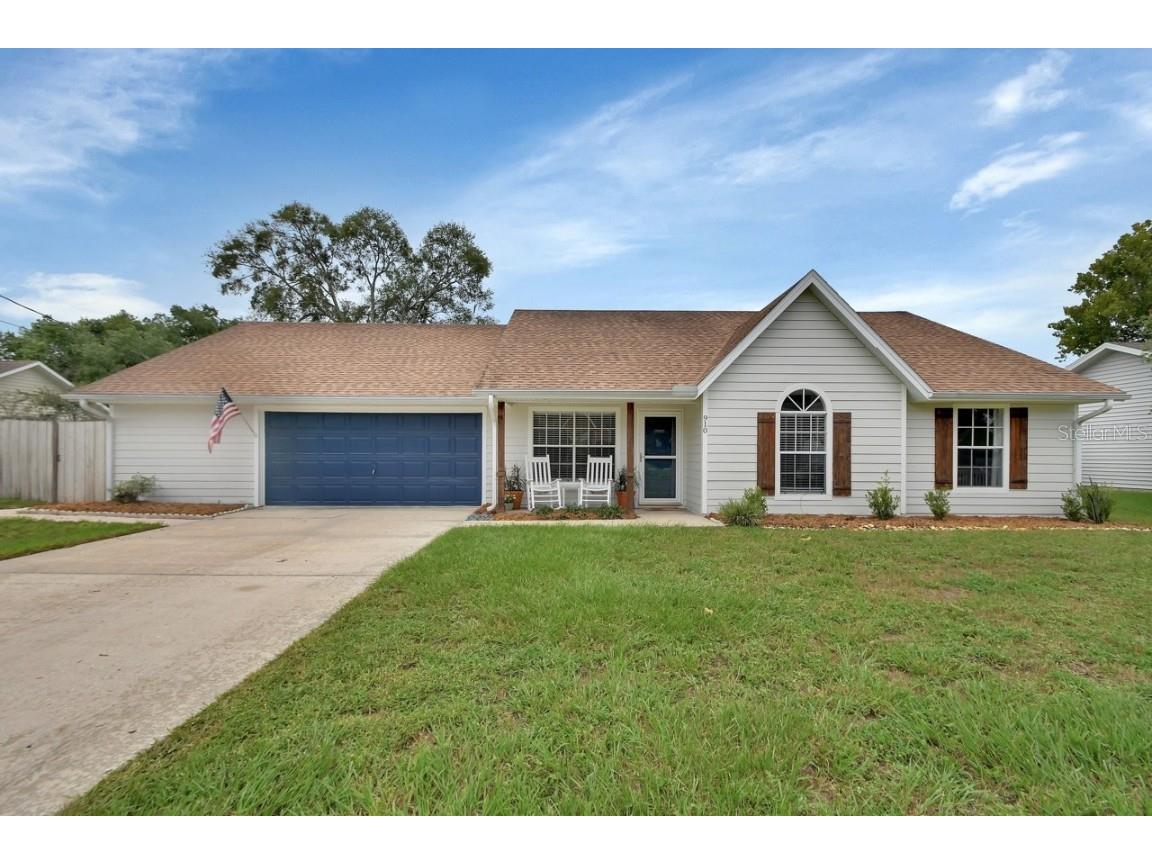 910 Village Lake Drive N Deland FL 32724 V4937854 image1