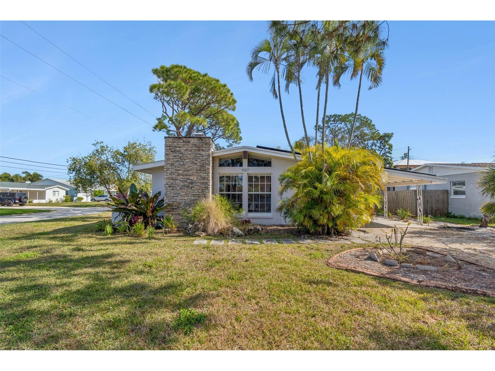 9107 Bay Street NE Saint Petersburg FL 33702 TB8462522 image1