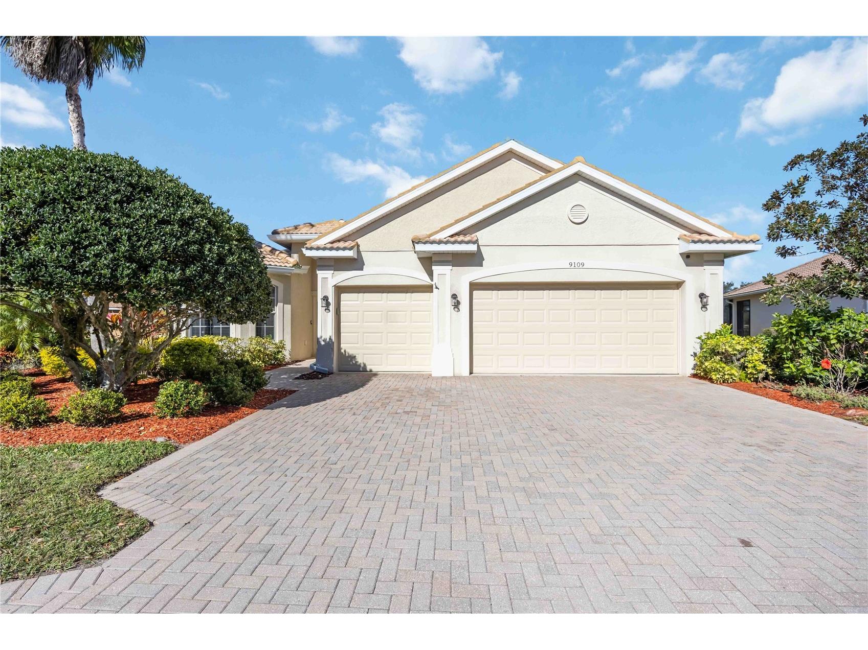 9109 Winter Harbour Way Bradenton FL 34212 A4680383 image1