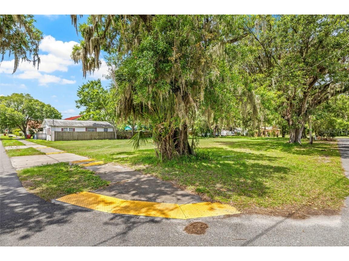 911 E Warren Street Plant City FL 33563 A4657624 image62
