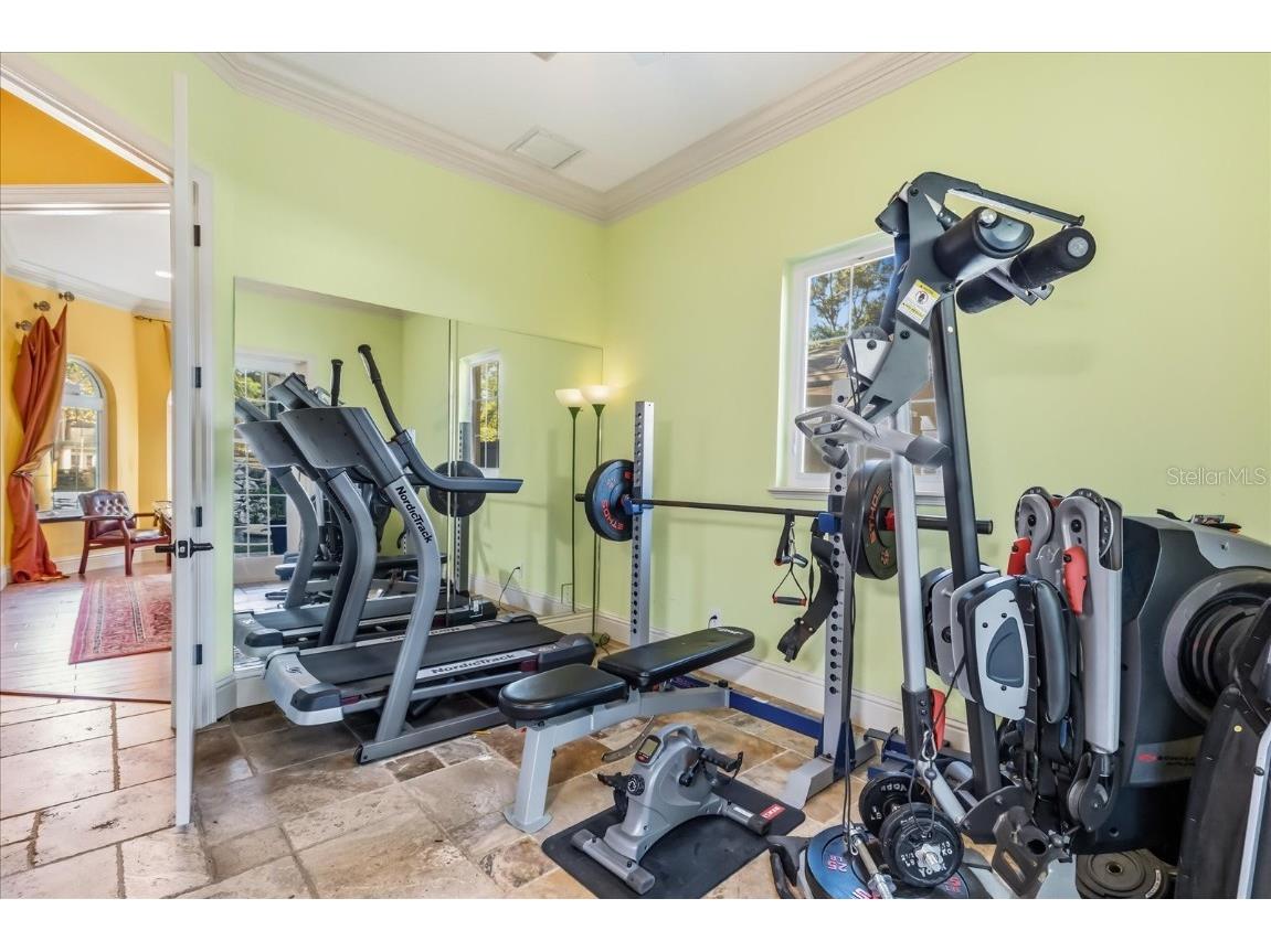 911 Jungle Avenue N Saint Petersburg FL 33710 O6358654 image15