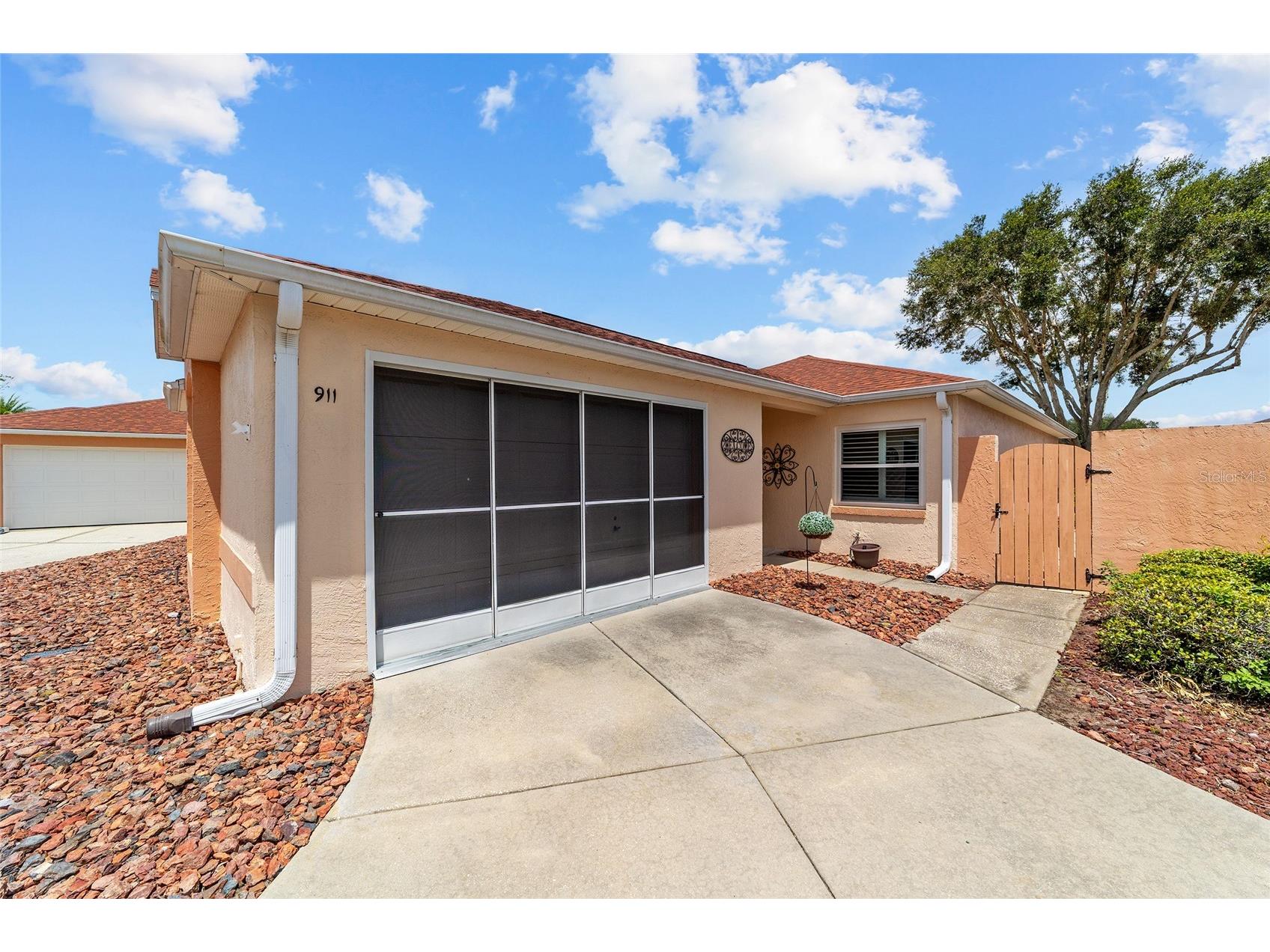 911 Medira Drive Lady Lake FL 32159 G5114357 image1