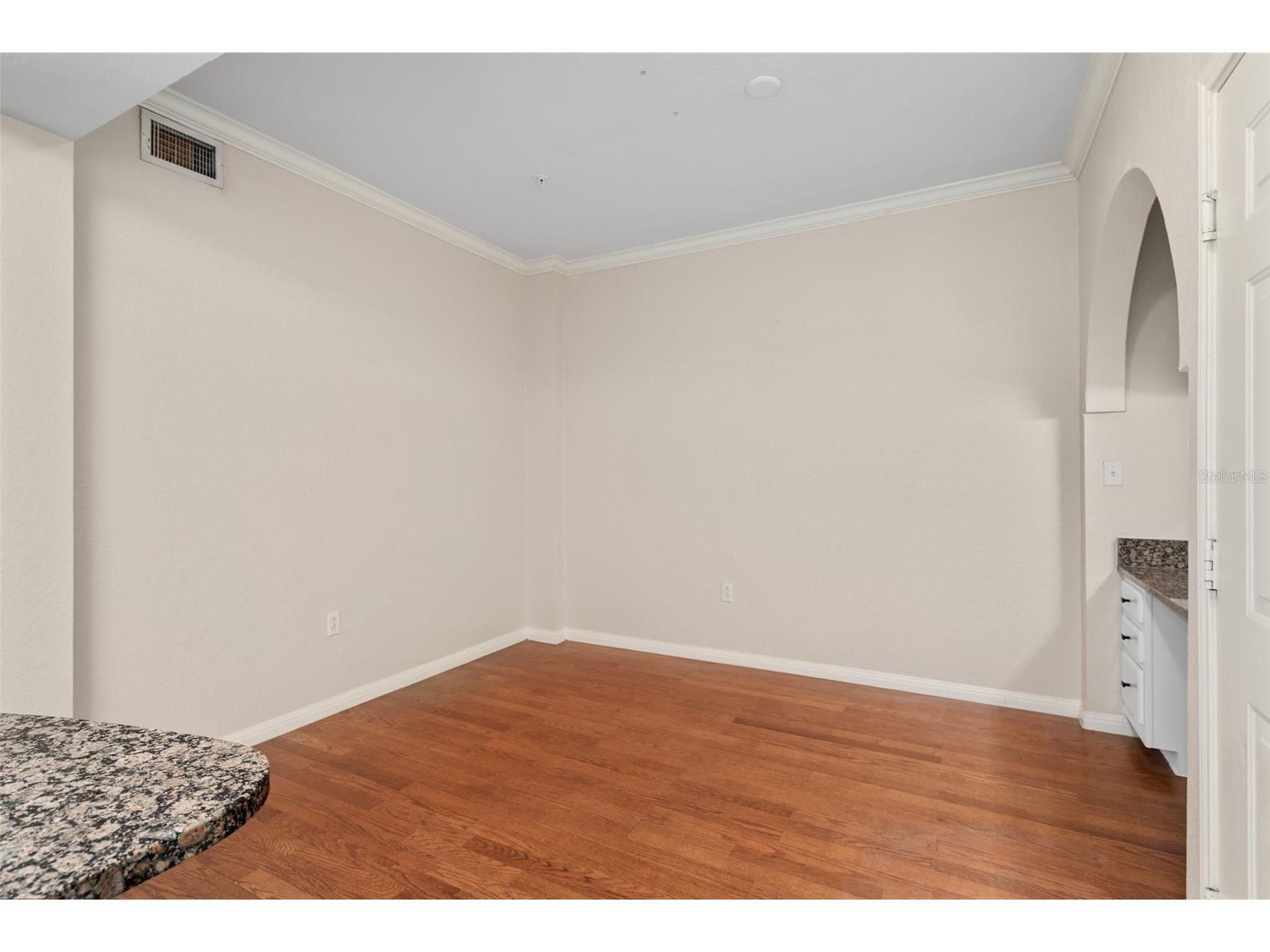 911 N Orange #511 Orlando FL 32801 O6378175 image4