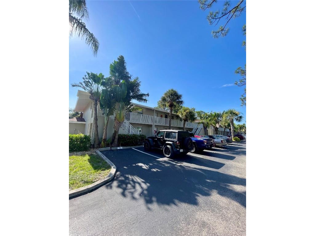 912 La Costa Circle #UNIT 3 Sarasota FL 34237 A4658764 image2