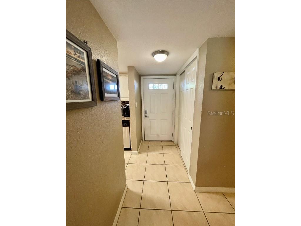 912 La Costa Circle #UNIT 3 Sarasota FL 34237 A4658764 image4