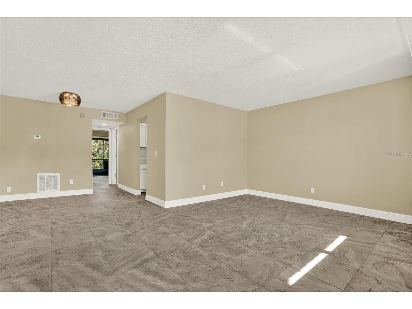 9125 Tudor Drive #D109 Tampa FL 33615 TB8471158 image3