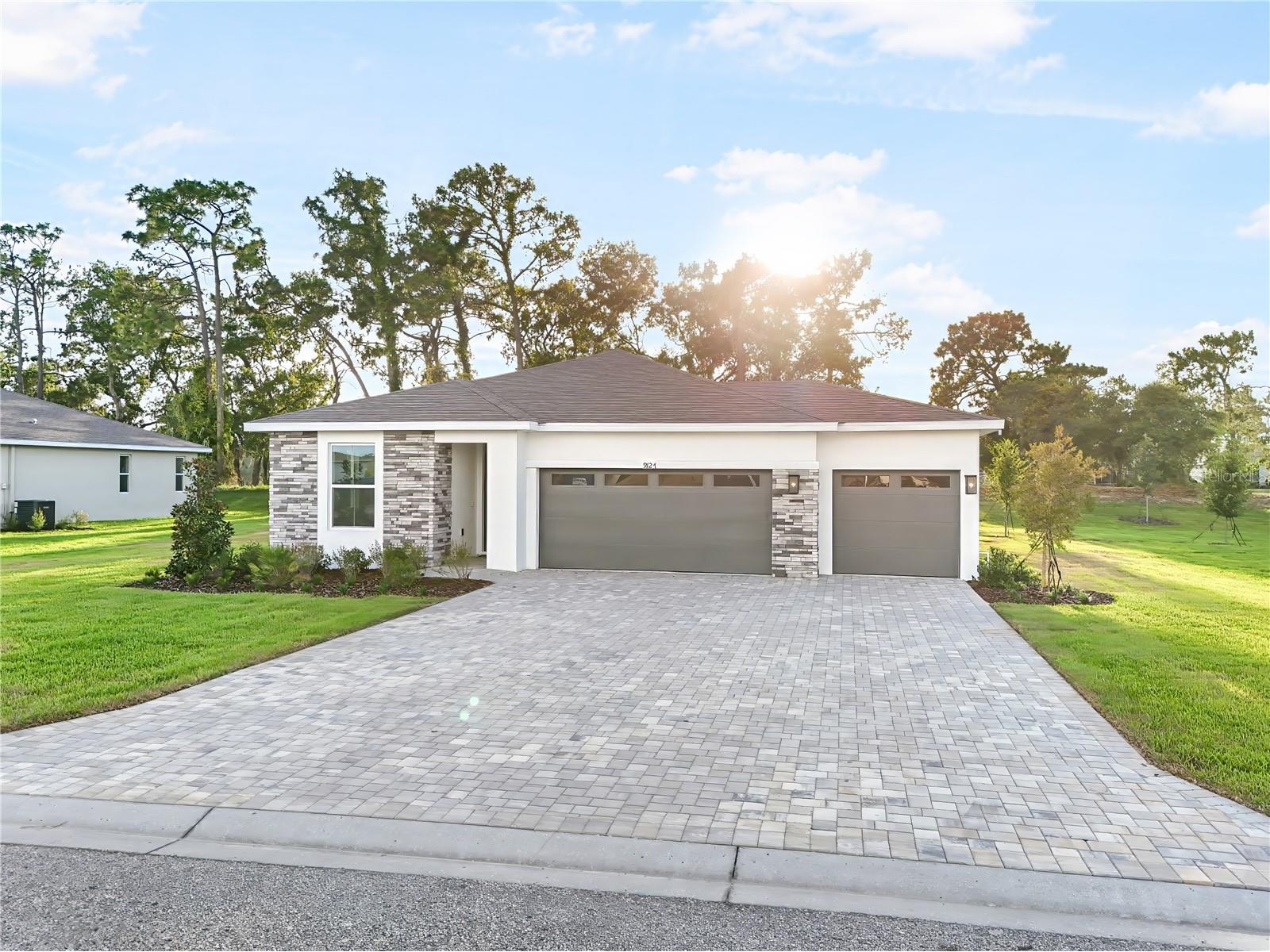 9127 Players Drive Weeki Wachee FL 34613 S5128251 image1