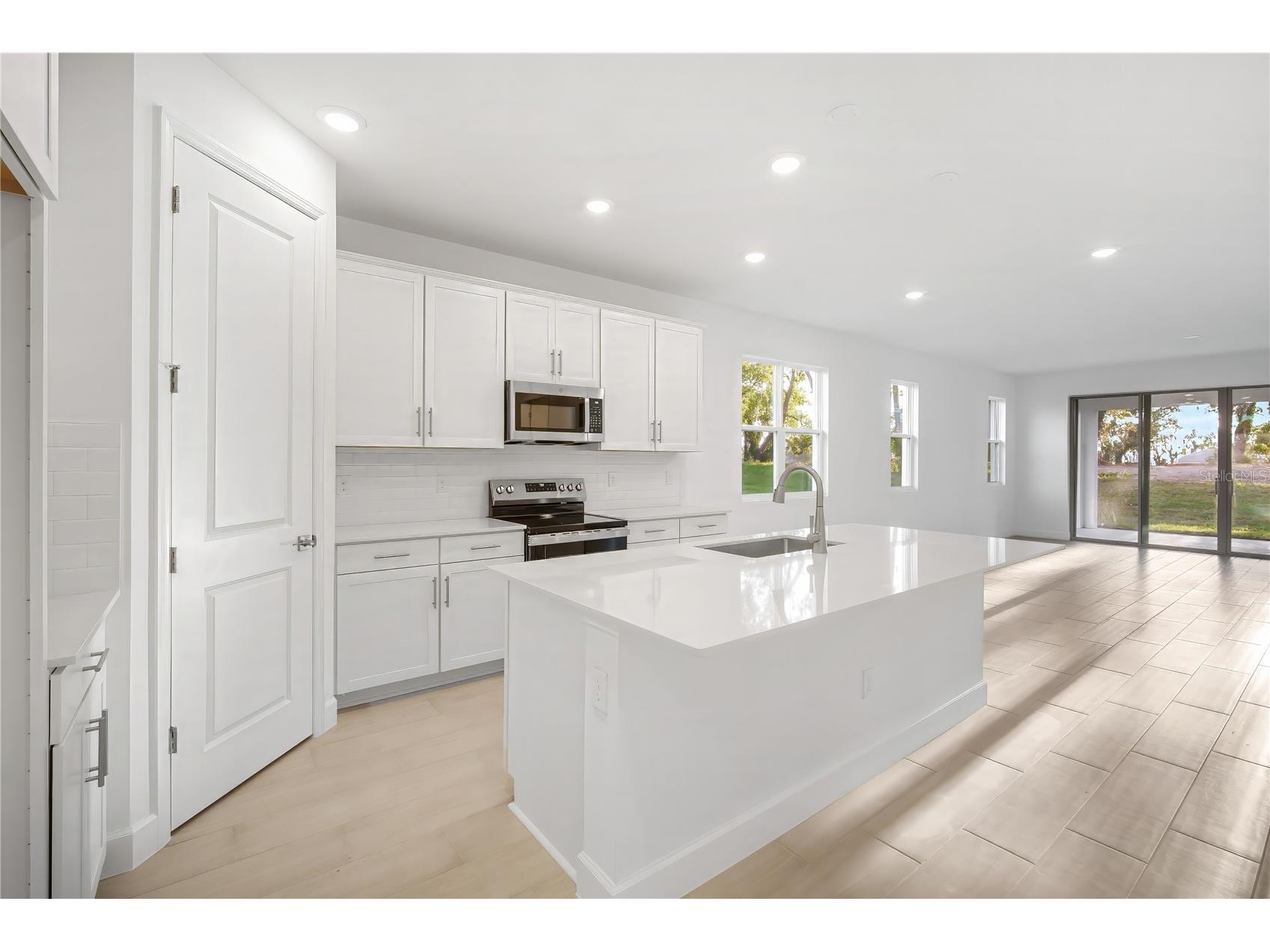 9127 Players Drive Weeki Wachee FL 34613 S5128251 image8