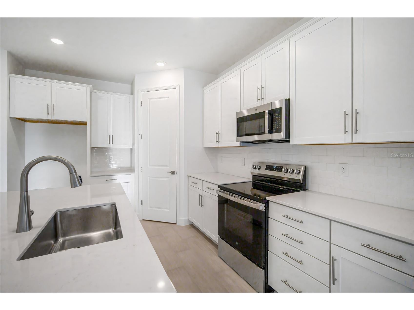 9127 Players Drive Weeki Wachee FL 34613 S5128251 image9