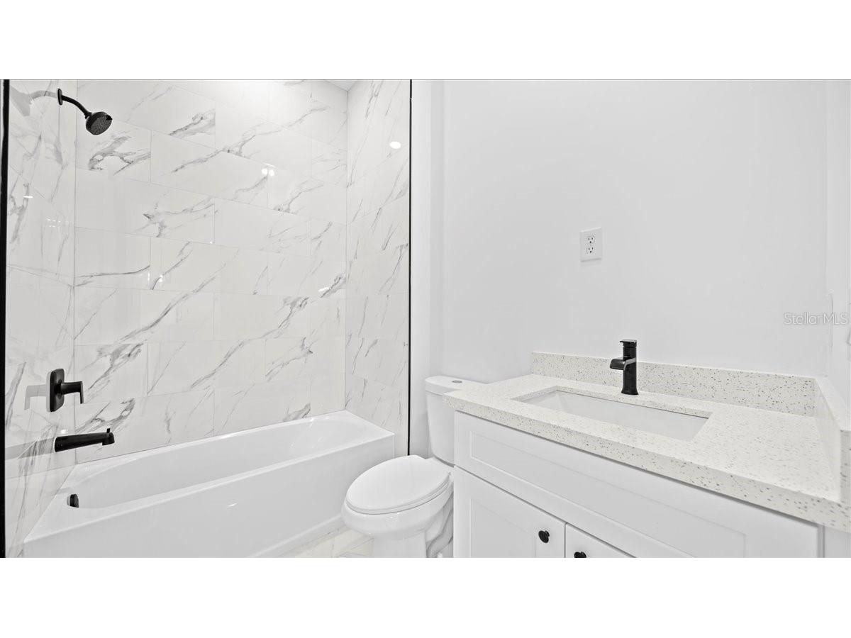 913/915 NE 15th Lane Cape Coral FL 33909 A4685415 image11