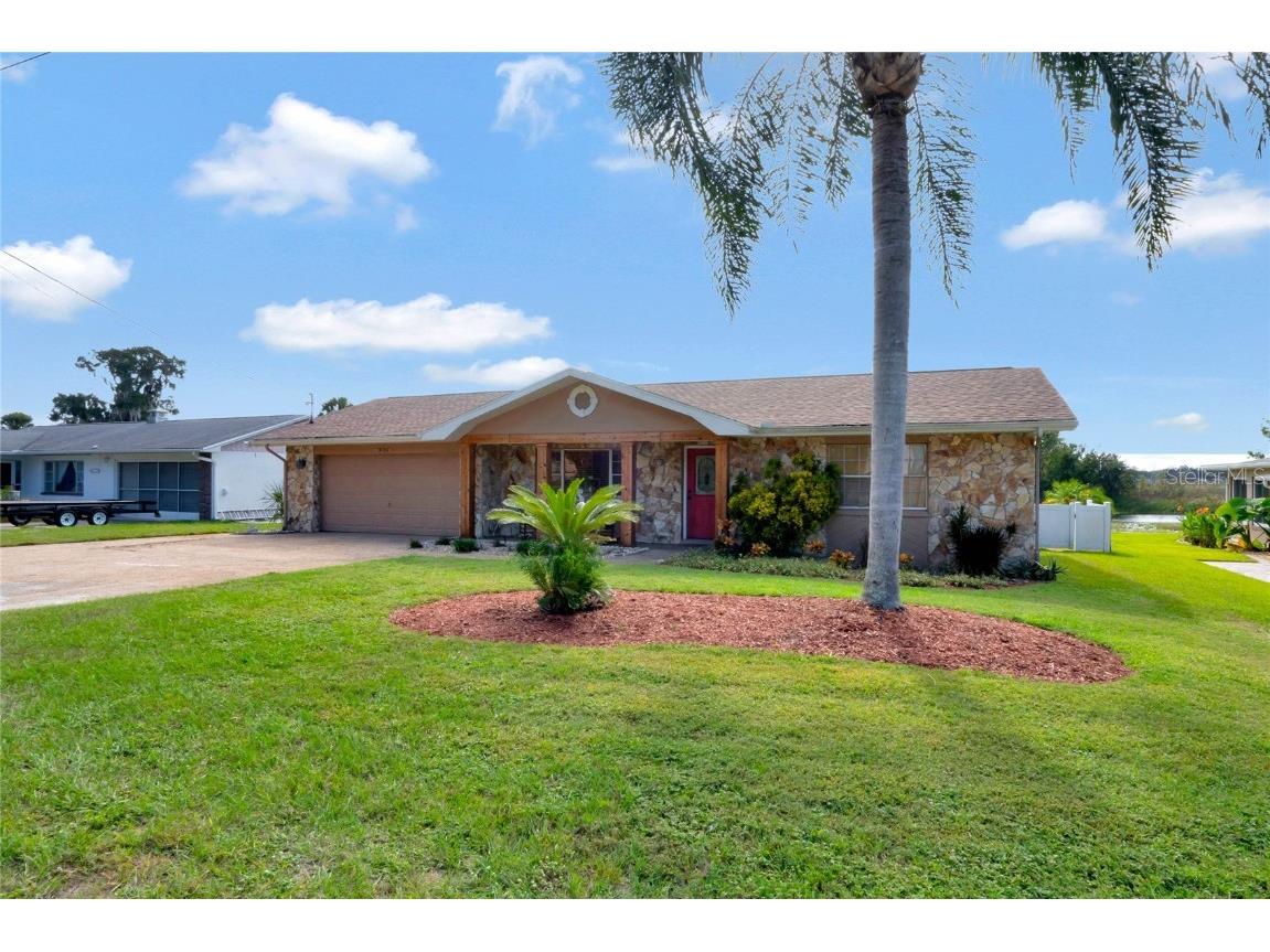 9134 E Point O Woods Drive Inverness FL 34450 - LAKE HENDERSON O6154101 image1