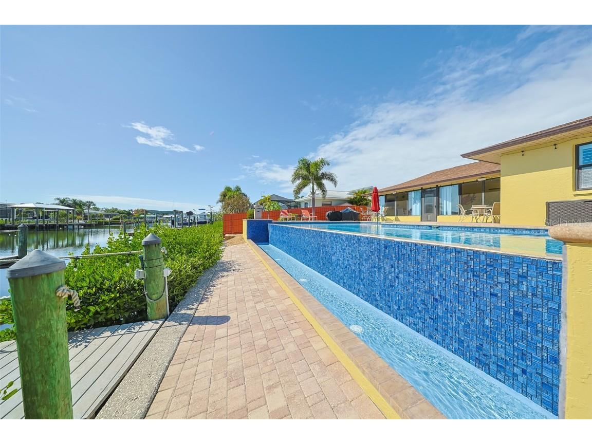 914 Chipaway Drive Apollo Beach FL 33572 TB8448642 image2