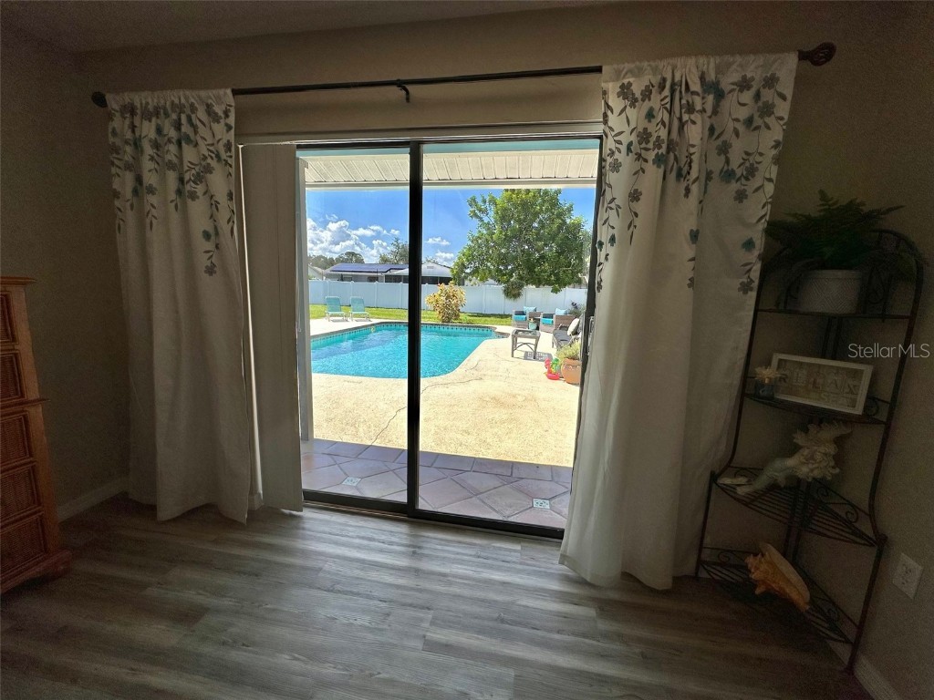 914 Plum Tree Lane Sarasota FL 34243 TB8443581 image96