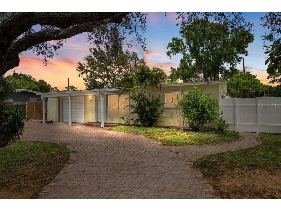 914 Sandpiper Way S Saint Petersburg FL 33707 TB8400252 image1