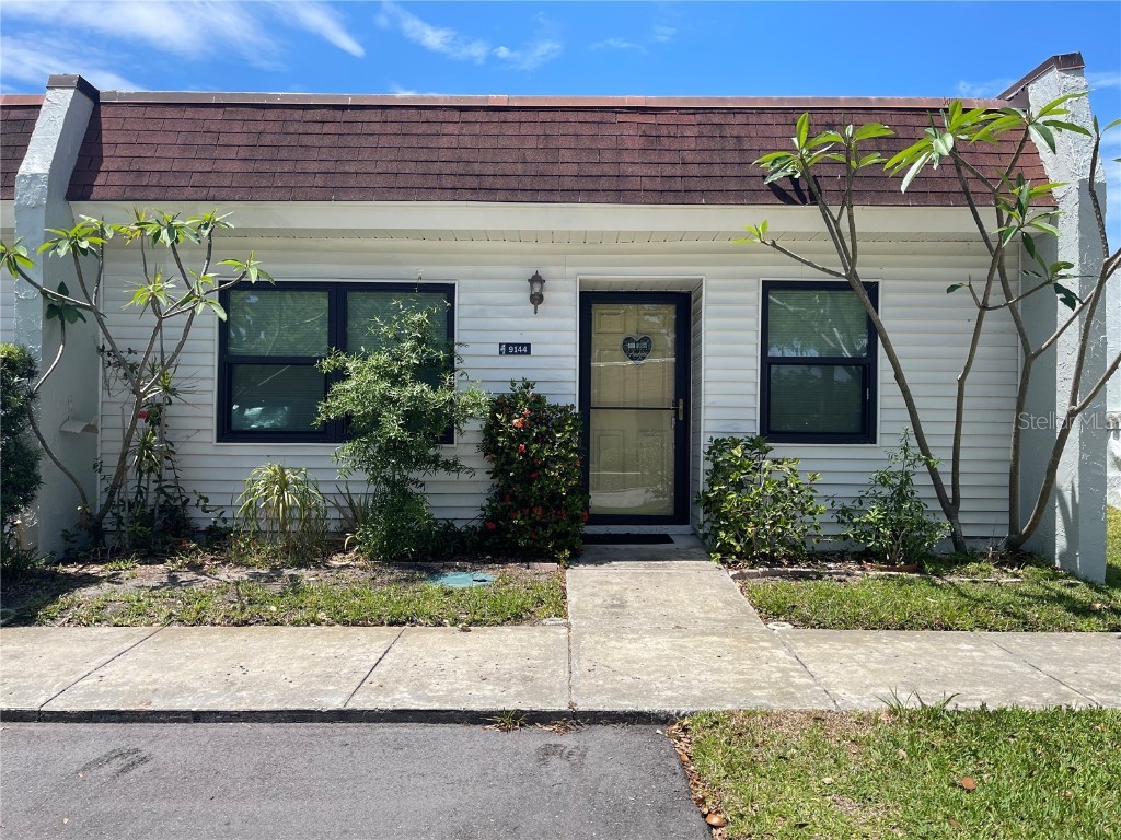 9144 Oakwood Lane #F Seminole FL 33776 U8198646 image1