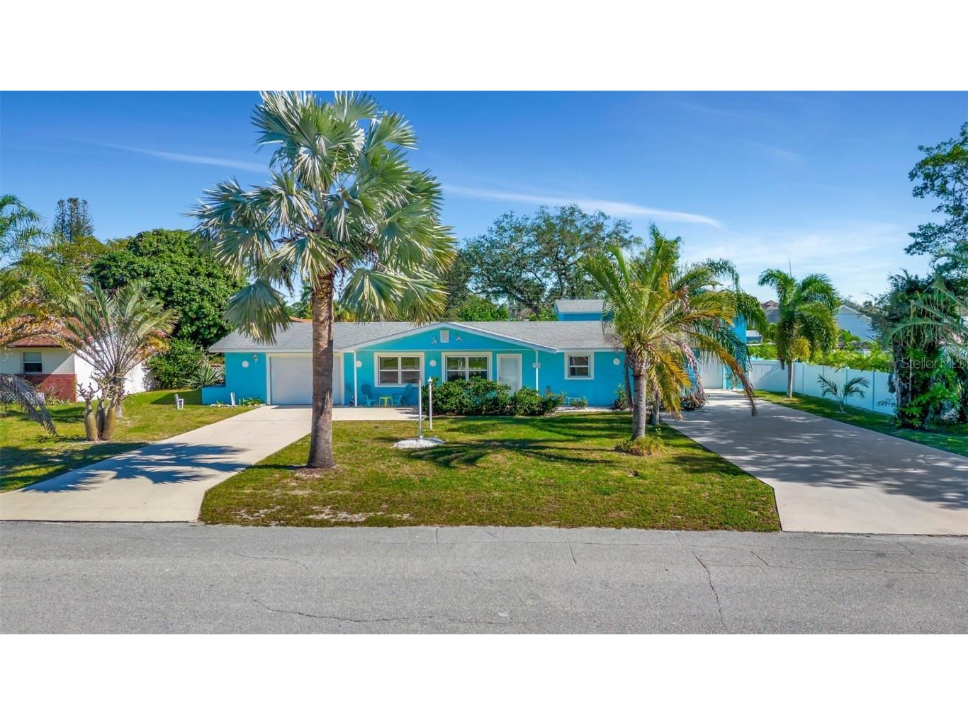 915 67th Street NW Bradenton FL 34209 A4556951 image1