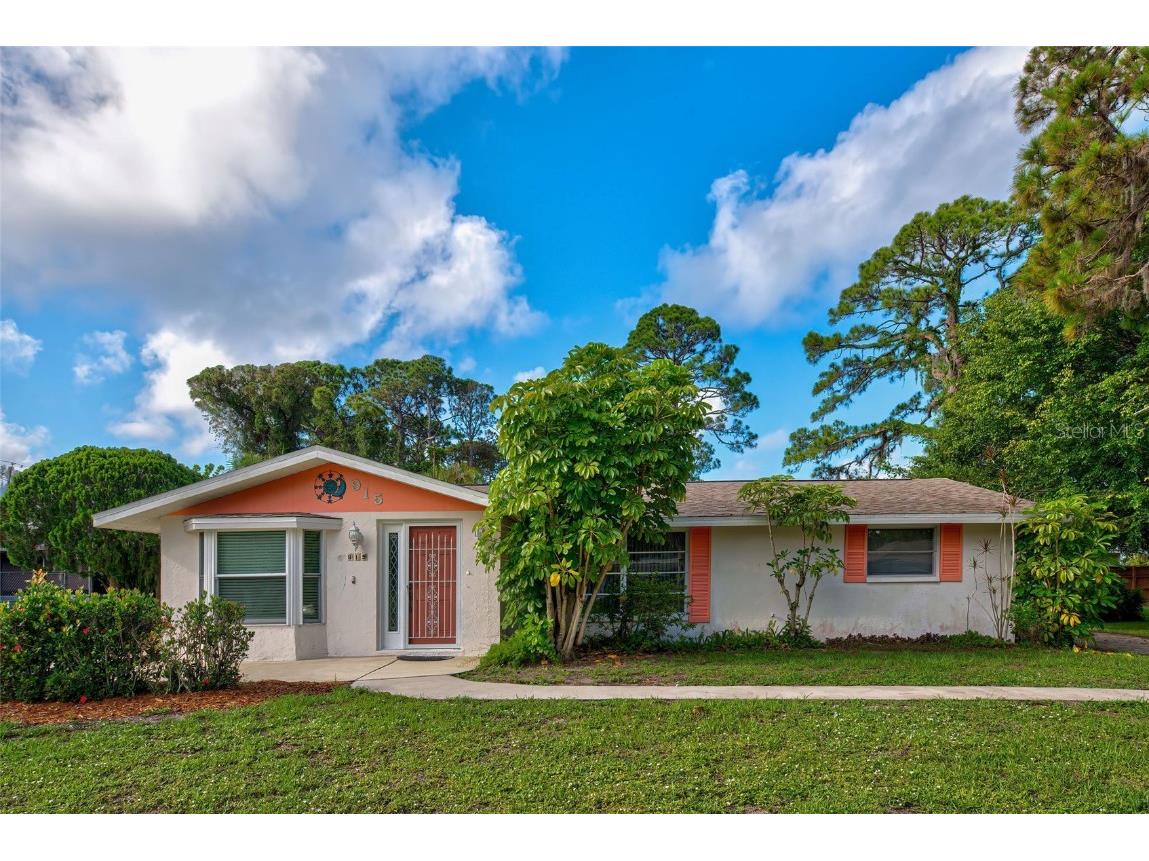 915 Allen Avenue Englewood FL 34223 D6129521 image1