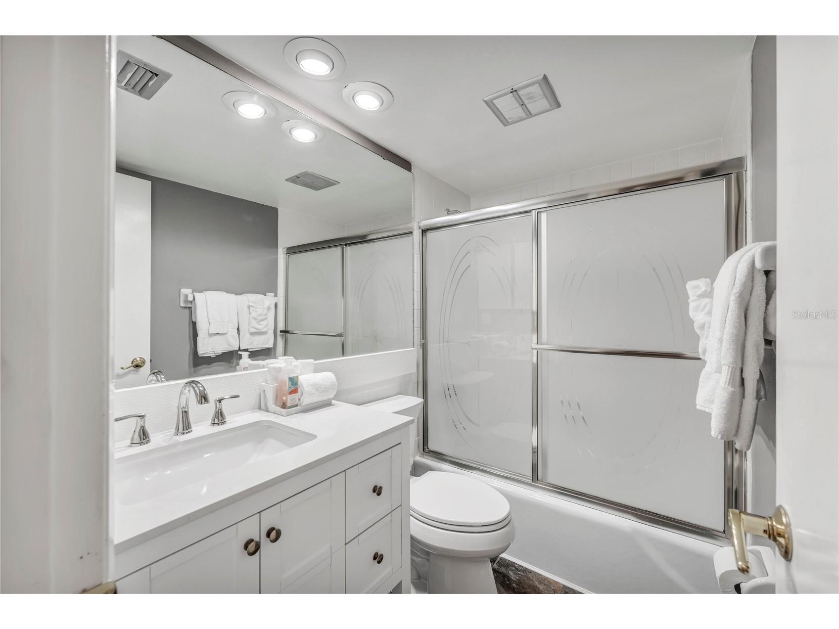 915 Beach Road #216 Sarasota FL 34242 A4677981 image16