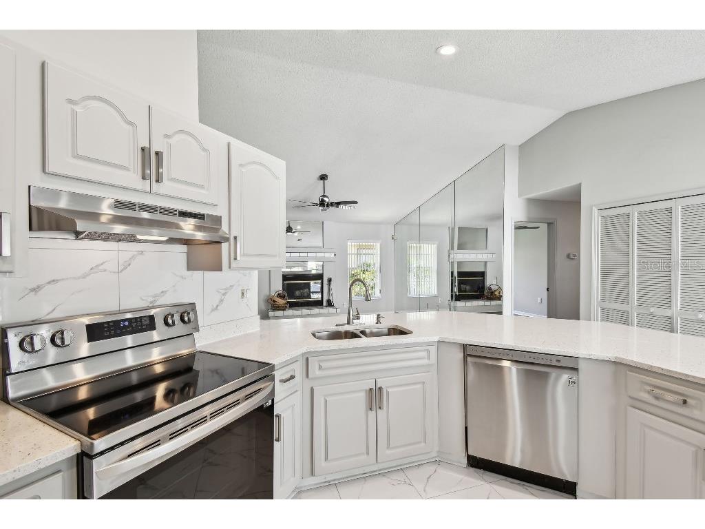 915 Brittany Park Boulevard Tarpon Springs FL 34689 TB8354448 image17