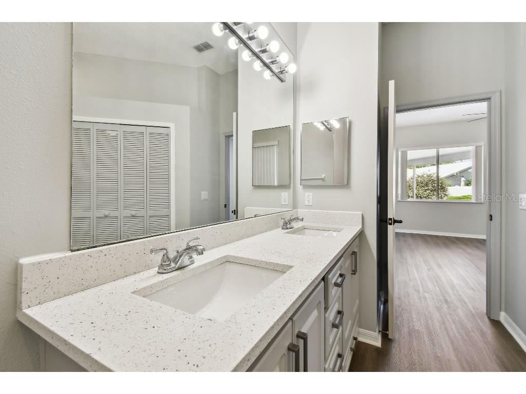 915 Brittany Park Boulevard Tarpon Springs FL 34689 TB8354448 image32