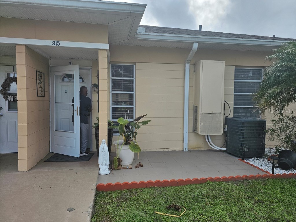 915 Club Circle Lakeshore FL 33854 - LAKE WEOHYAKAPA S5118586 image1