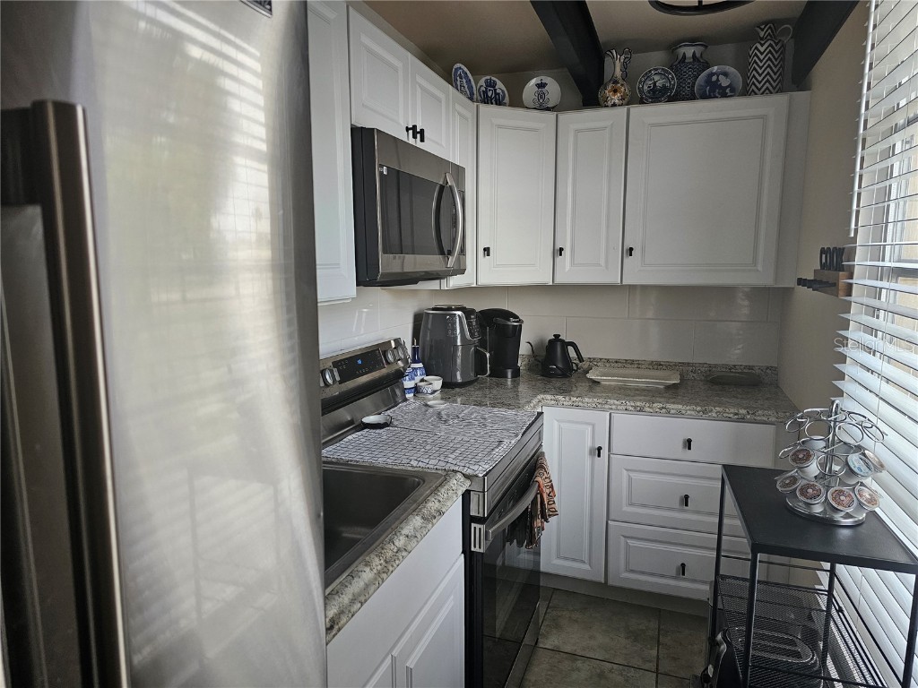 915 Club Circle Lakeshore FL 33854 - LAKE WEOHYAKAPA S5118586 image5