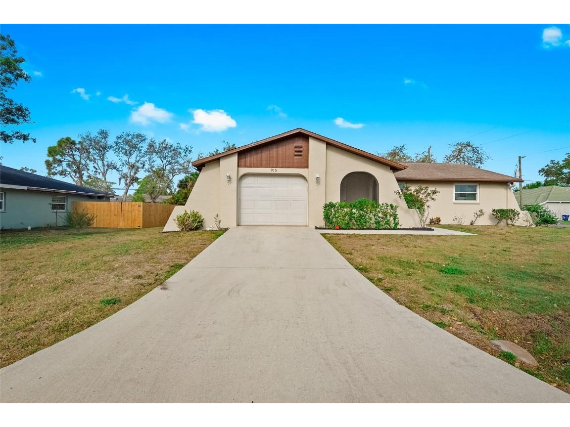 915 Cocoanut Avenue Nokomis FL 34275 A4565489 image1