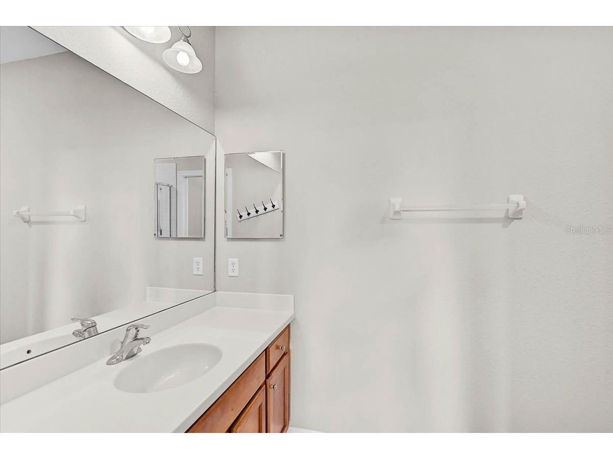 915 Fairwaycove Lane #201 Bradenton FL 34212 A4698493 image17
